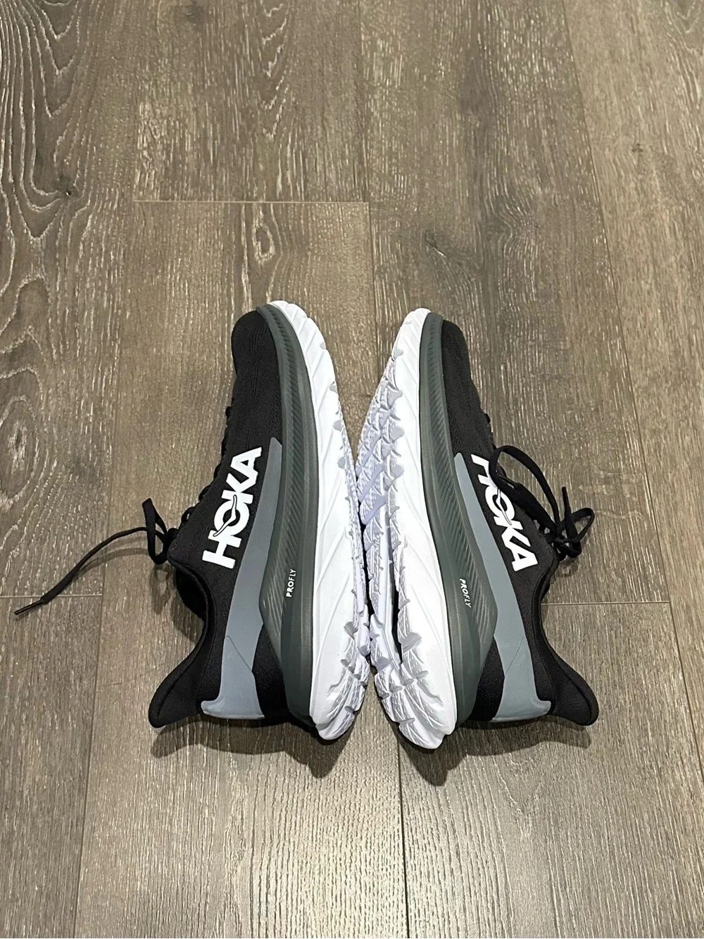 Hoka Mach 4 Men's Black & White Athletic Running Shoes Size 11D